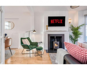Central Belfast Apartments Retro R&R